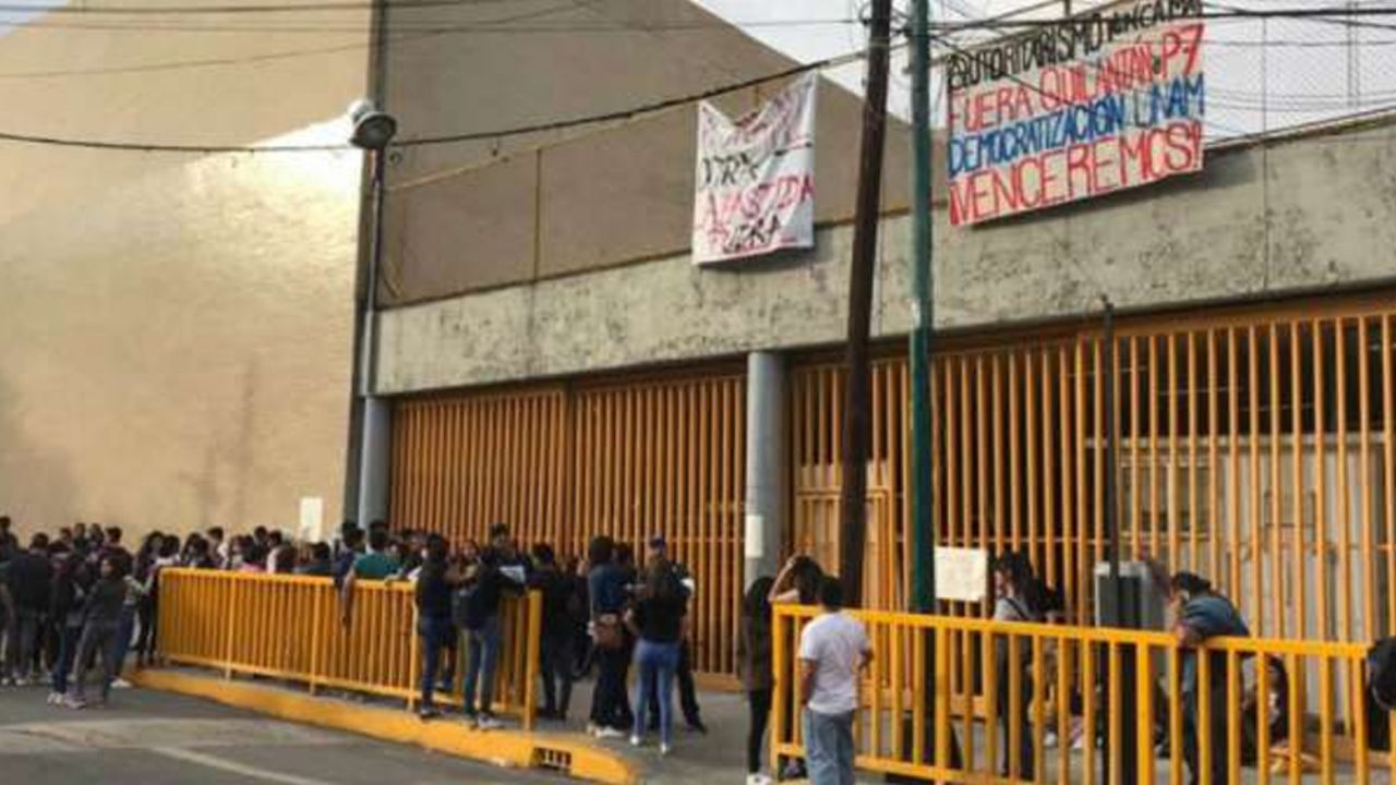 VIDEO: Luego de casi 3 meses de paro, manifestantes entregan la Prepa 7