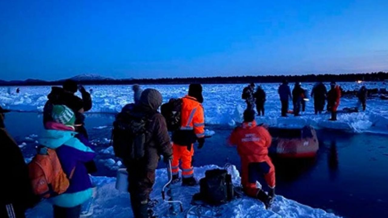 VIDEO: Épico rescate de 536 pescadores en témpano de hielo a la deriva