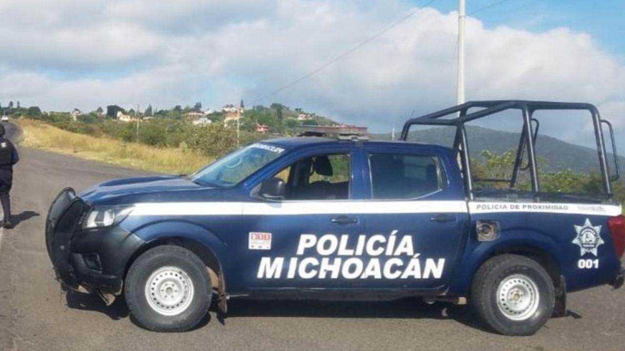 2 vehículos chocan de frente en Autopista Siglo XXI; cierran vialidad
