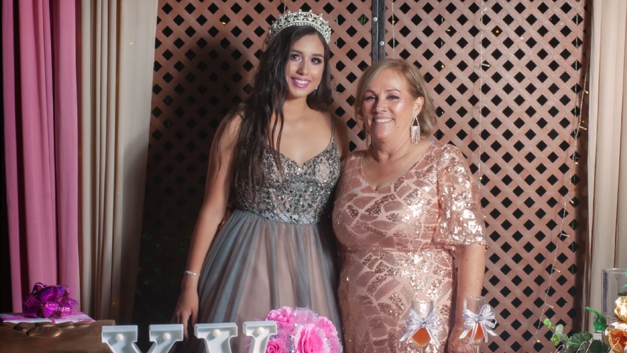 Arlette Alejandra Salomón Sandoval brinda en honor a sus XV primaveras