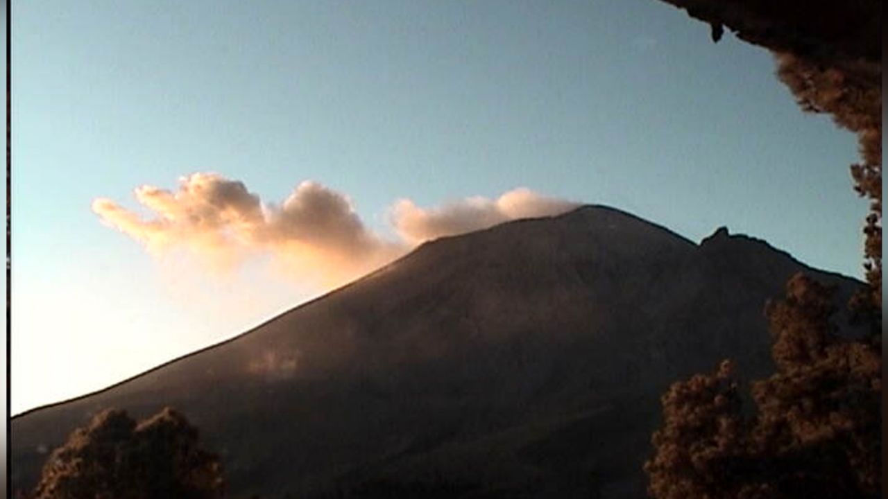Popocatépetl emite 112 exhalaciones con vapor, gases y contenido de ceniza