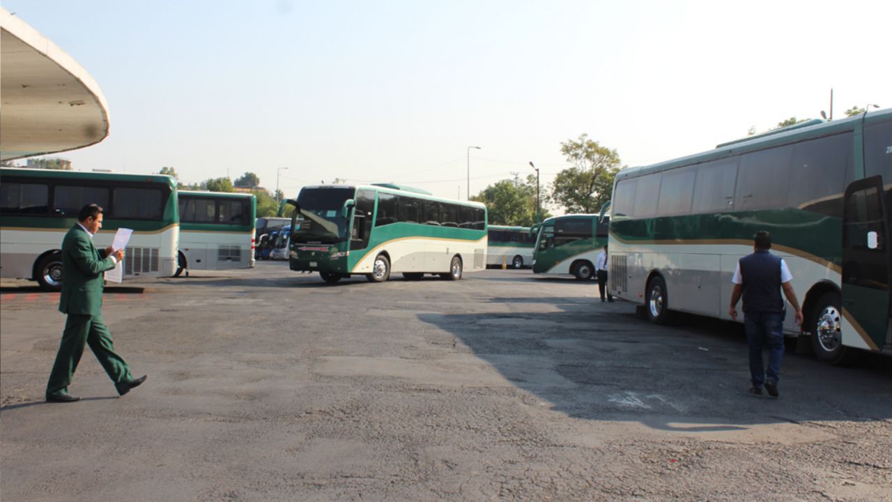 Normalistas sustraen autobuses y rompen acuerdos con el Gobierno