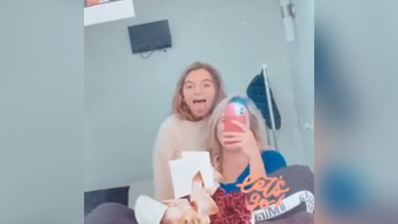 “Está irreconocible”: Captan a Sofía Castro desmaquillada y en fachas