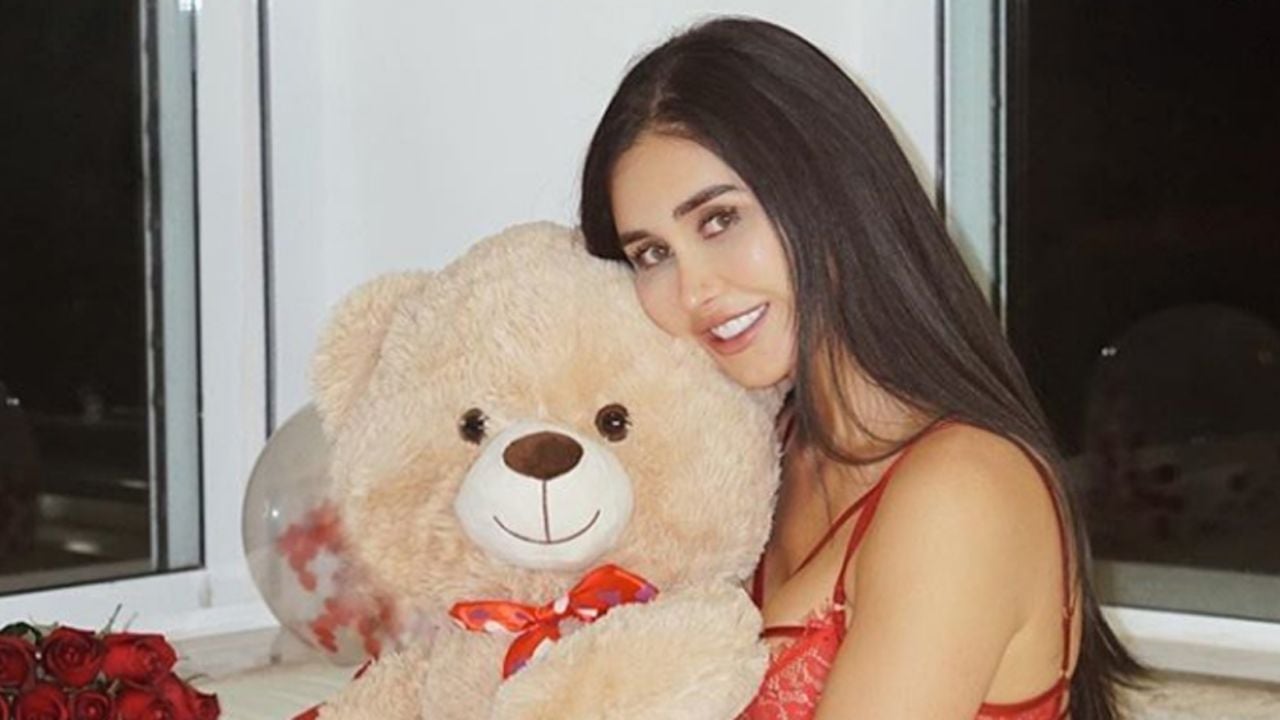 VIDEO: Joselyn Cano desborda sensualidad en traje de baño negro