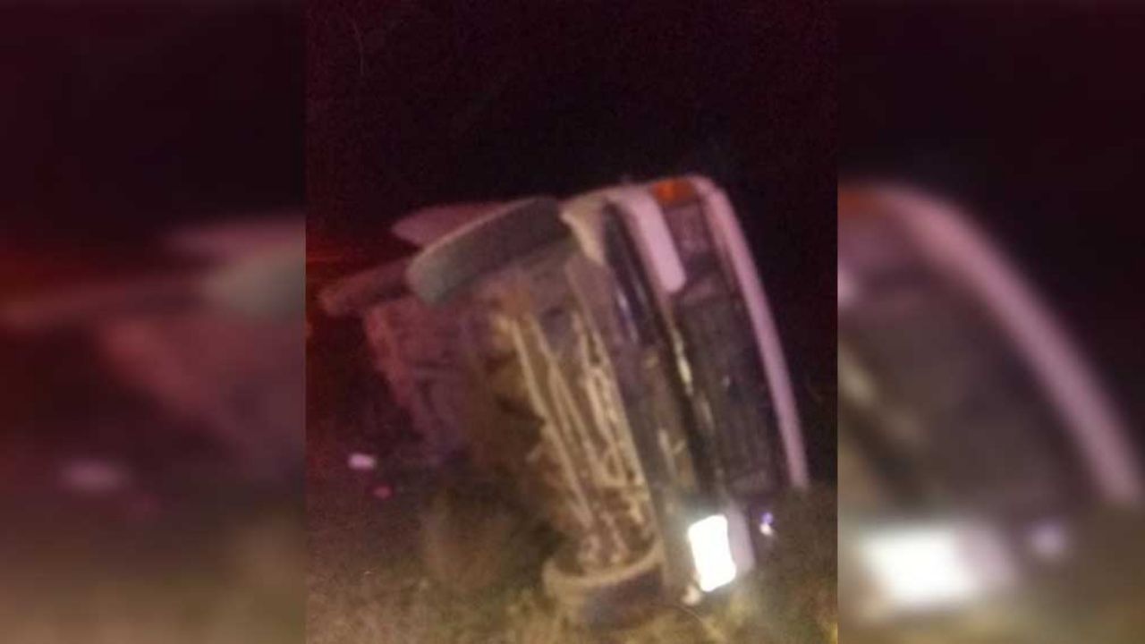 Vuelca camioneta con jornaleros en carretera; hay 24 lesionados