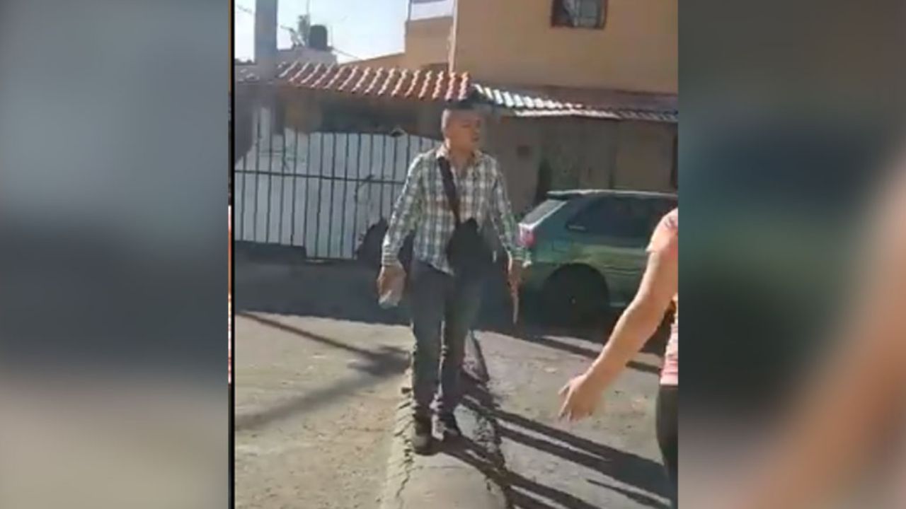 VIDEO: Civiles enfrentan a policías para liberar a narcomenudistas en CDMX