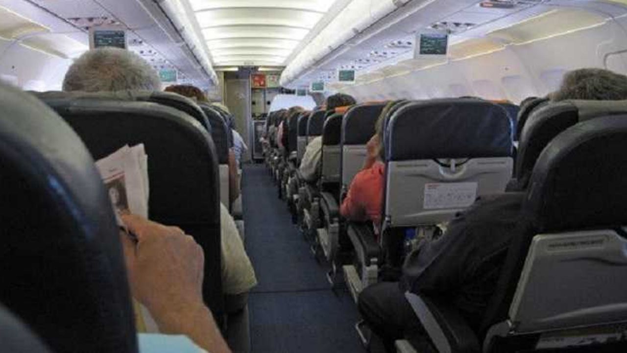 Mujer amenaza a pasajeros con hacer explotar una bomba en pleno vuelo