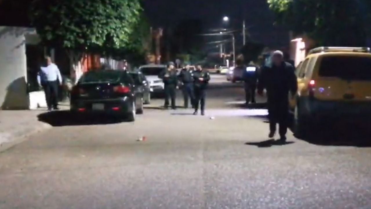 Suenan las armas: Sicarios a bordo de vehículo rafaguean vivienda