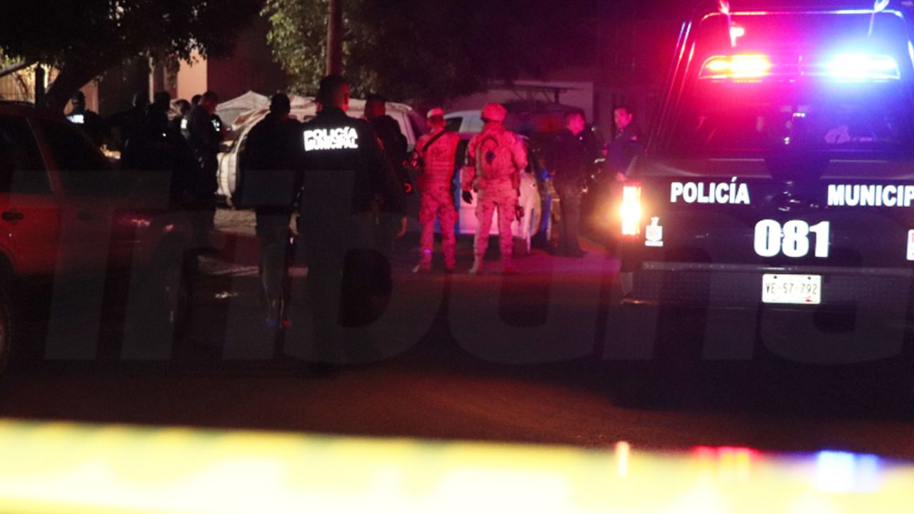 De varios tiros, criminales dan muerte a solitario chofer dentro de su auto