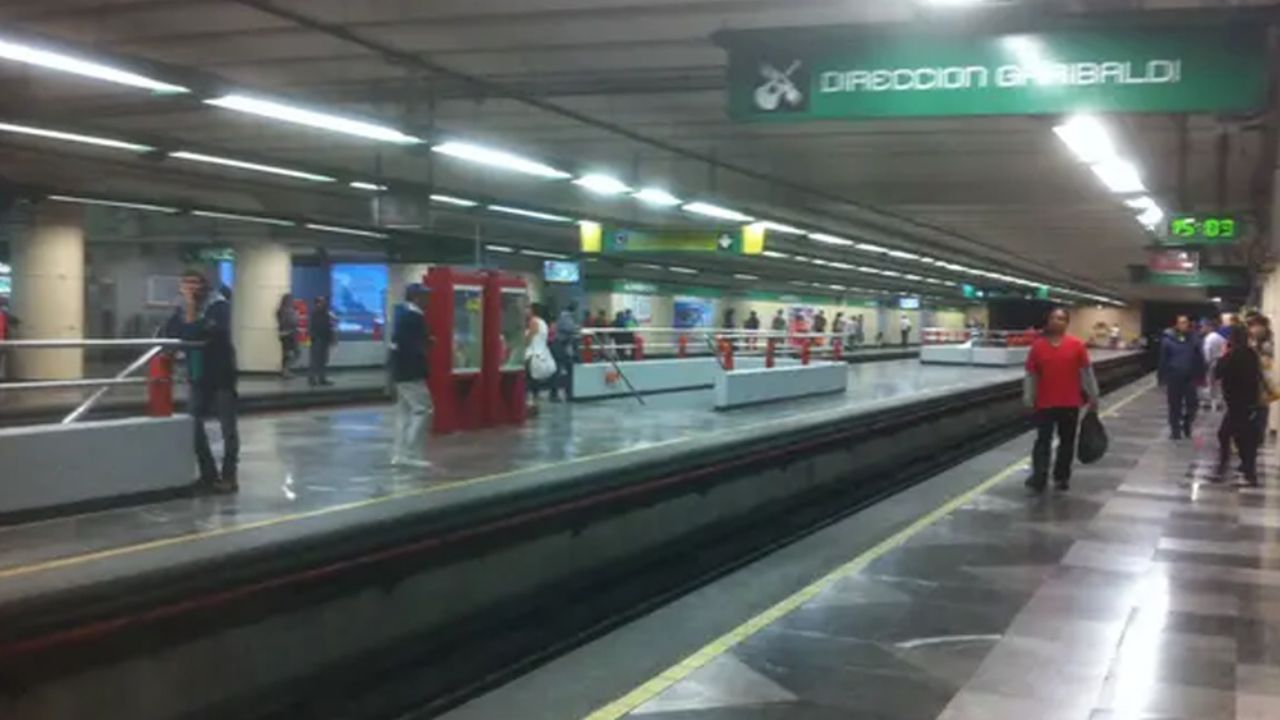 Sujeto ebrio y armado sube a vagón exclusivo de mujeres para asesinarlas