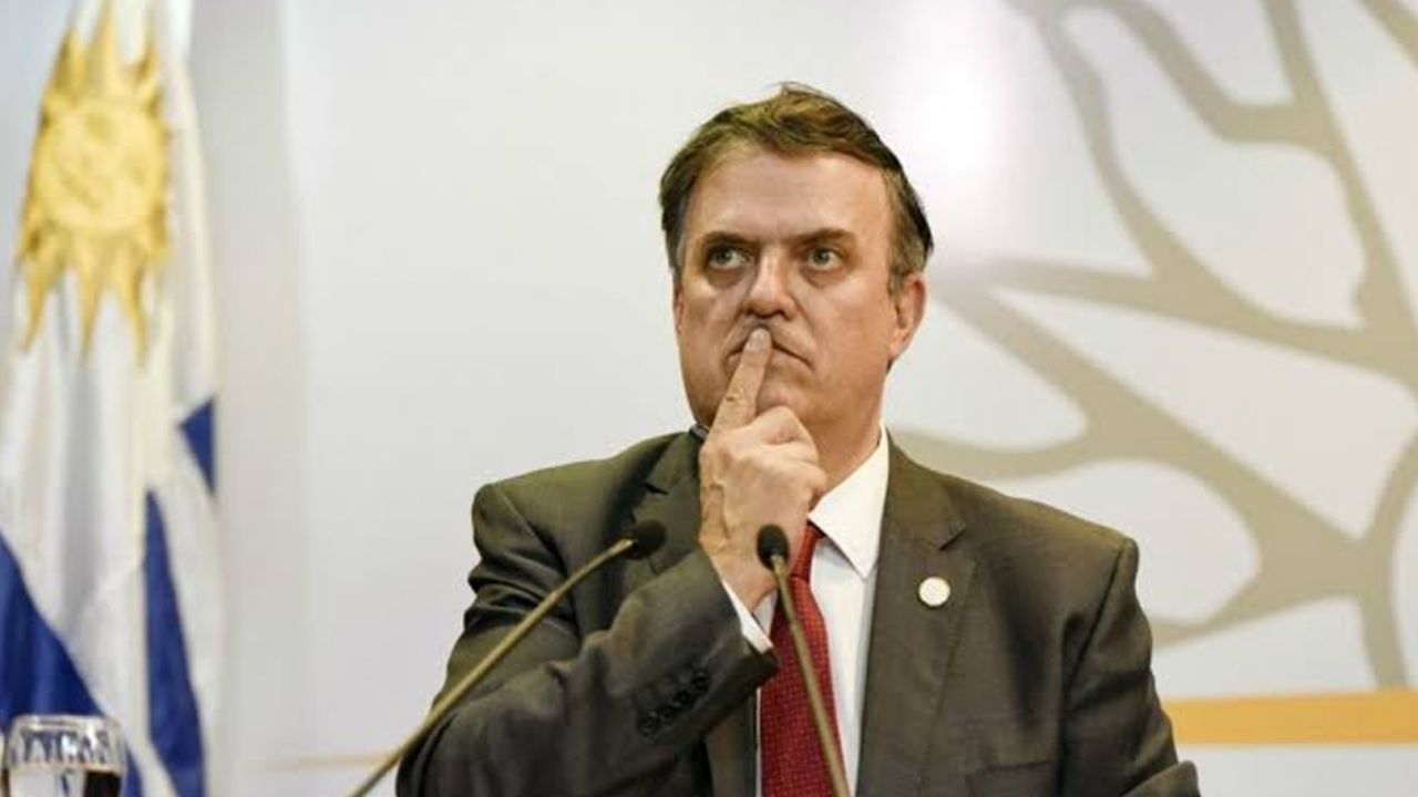 Usuarios arremeten contra Ebrard al no ir por mexicanos que están en Wuhan