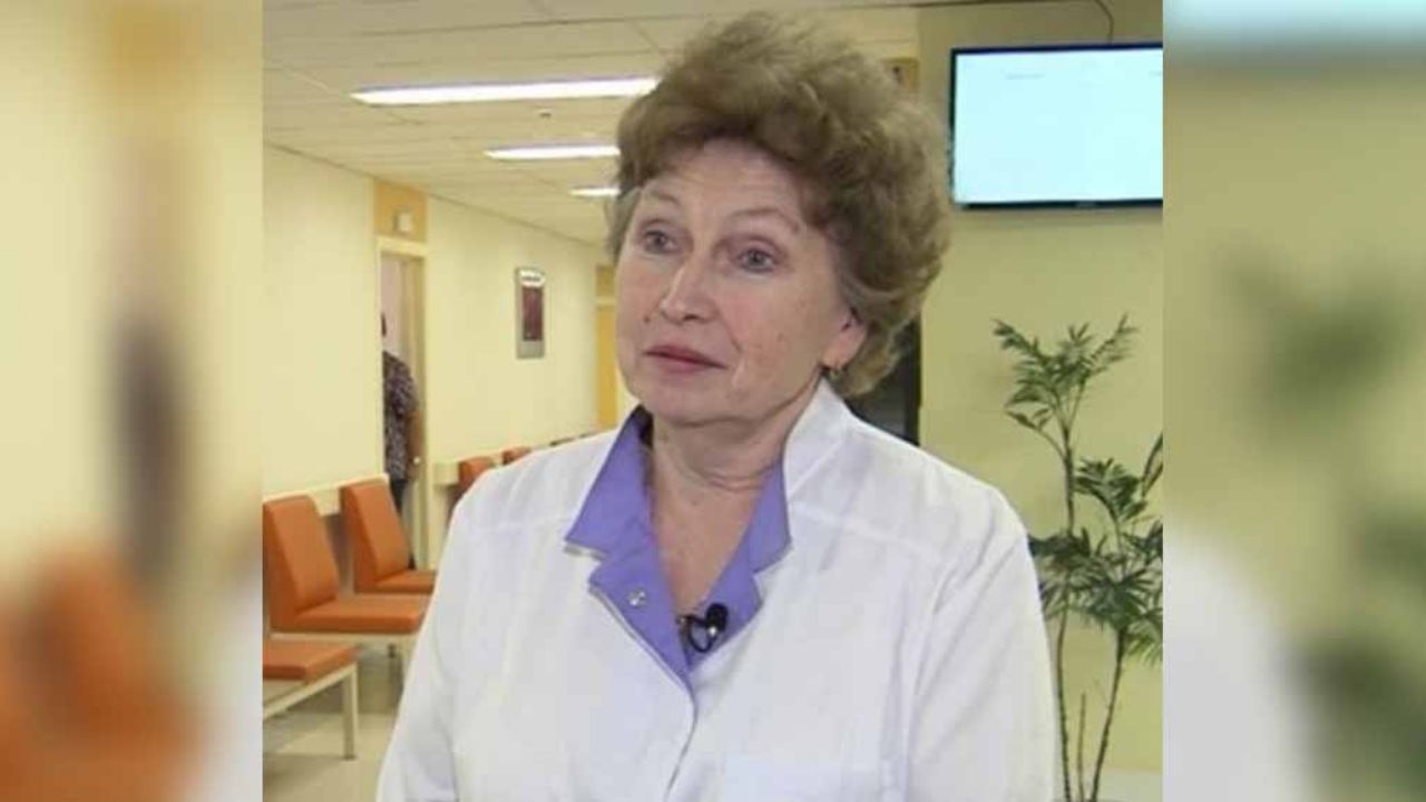 FOTO: Extraen quiste con pelo crecido dentro de mujer; lo tuvo desde que nació