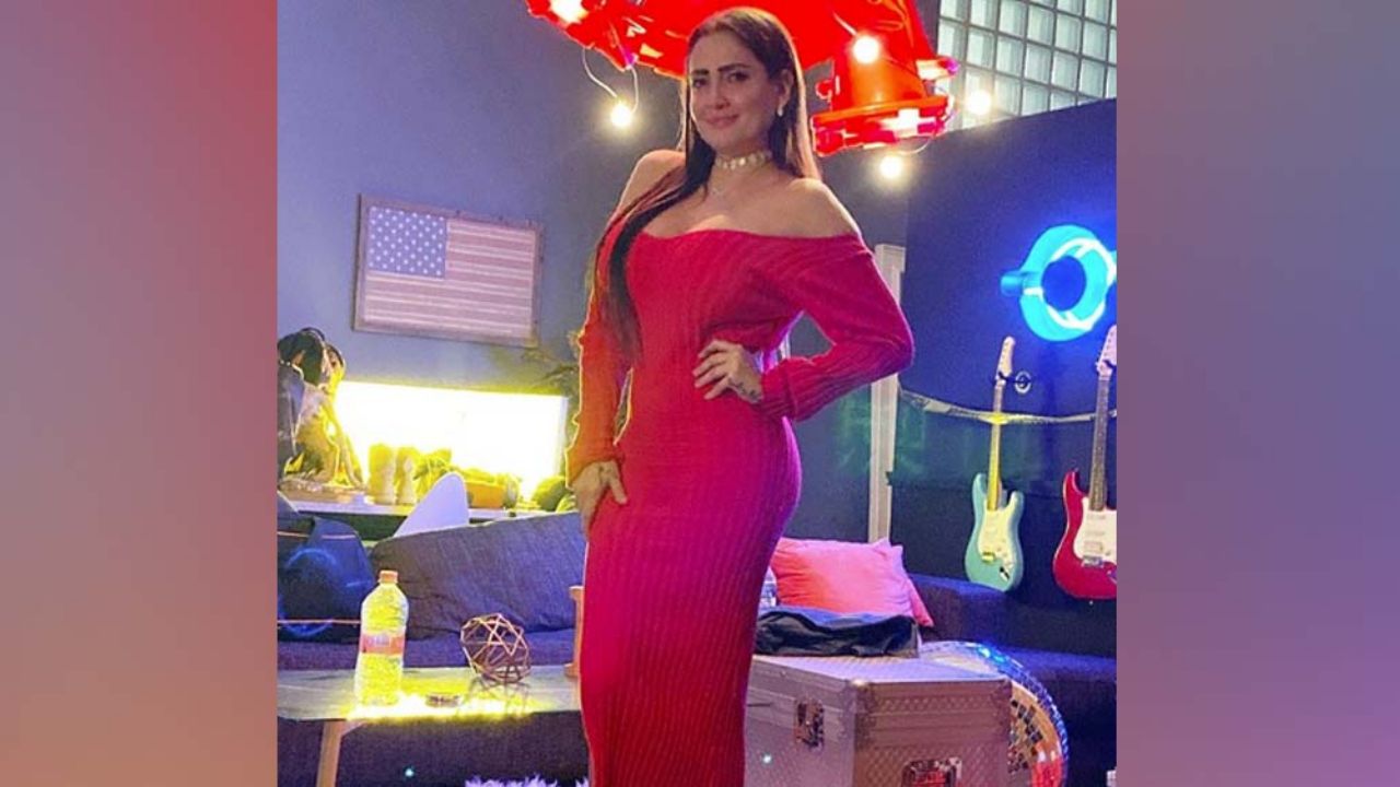 Con atrevida foto, Celia Lora recuerda el aniversario del ‘Escorpión Dorado’