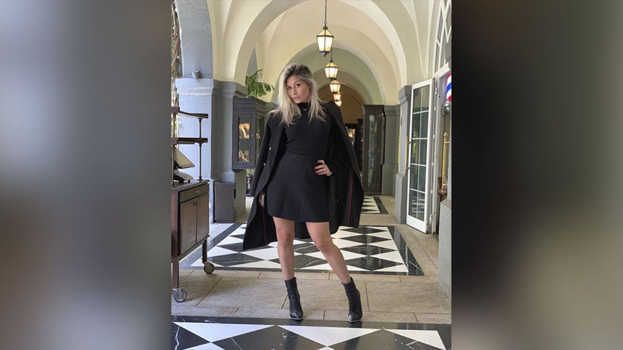 Issa Vegas roba miradas al lucir su descomunal retaguardia en Barcelona