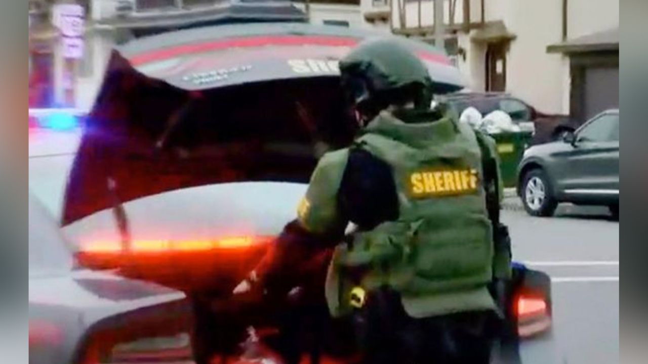 Hombre asesina a 6 personas en fábrica de Milwaukee ; él también murió