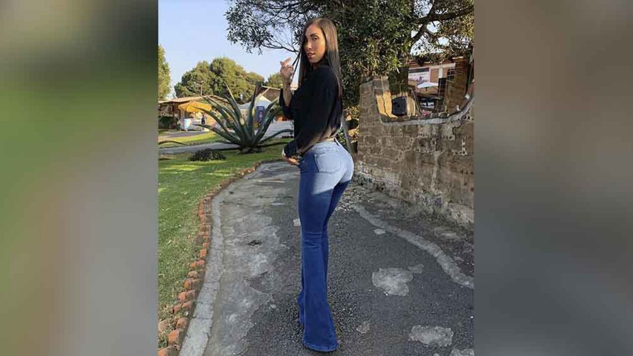 Danik Michell resalta su trabajado cuerpo junto al mar en traje de baño