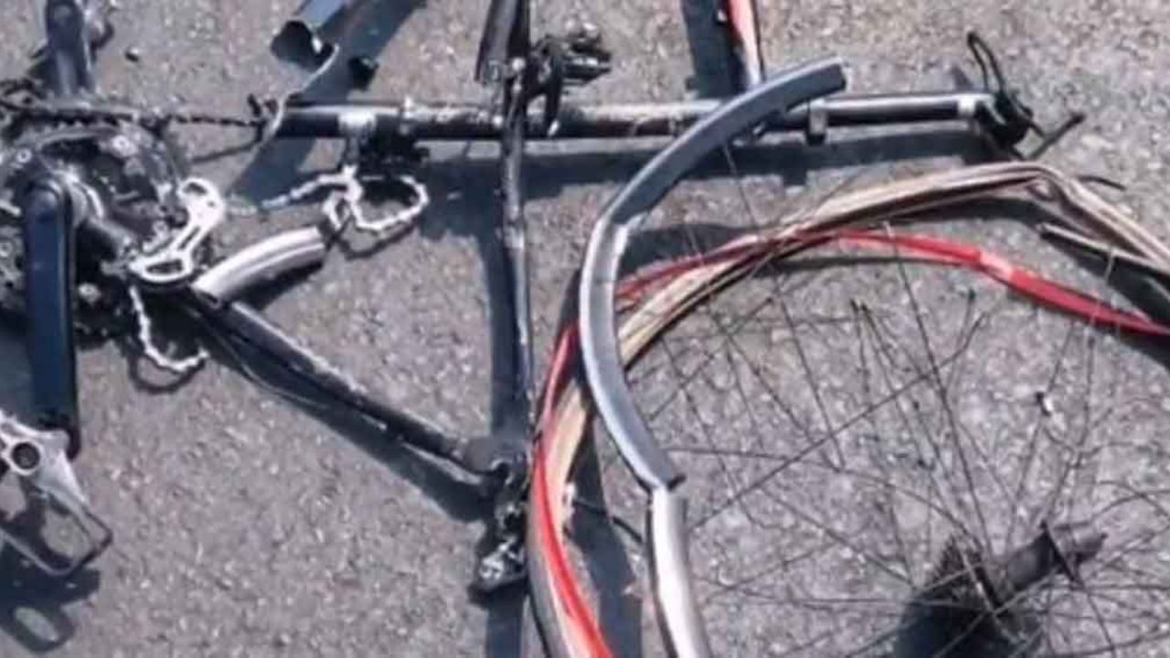 VIDEO: Por pasarse el alto, camión de militares mata a ciclista tras embestirlo