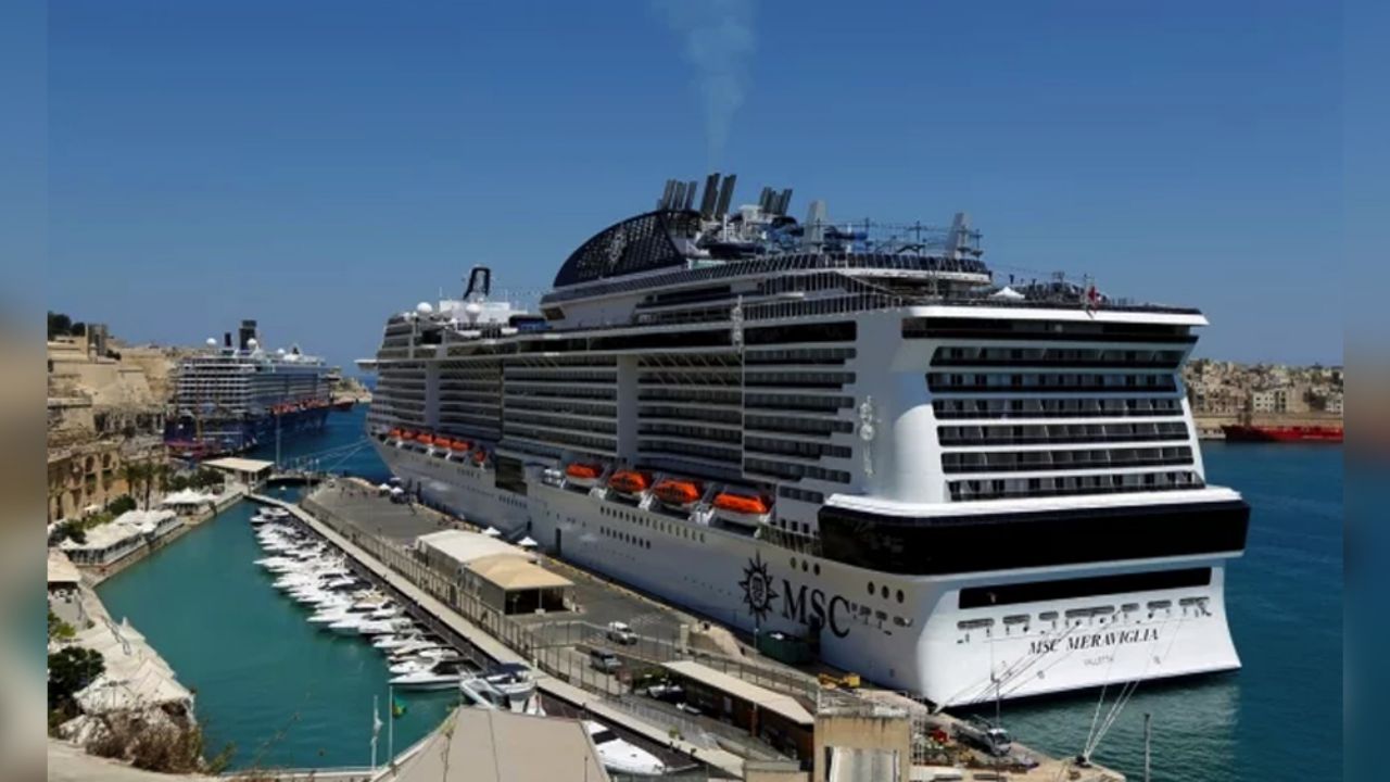 Tras llegar a Cozumel, analizan crucero con presunto caso de coronavirus