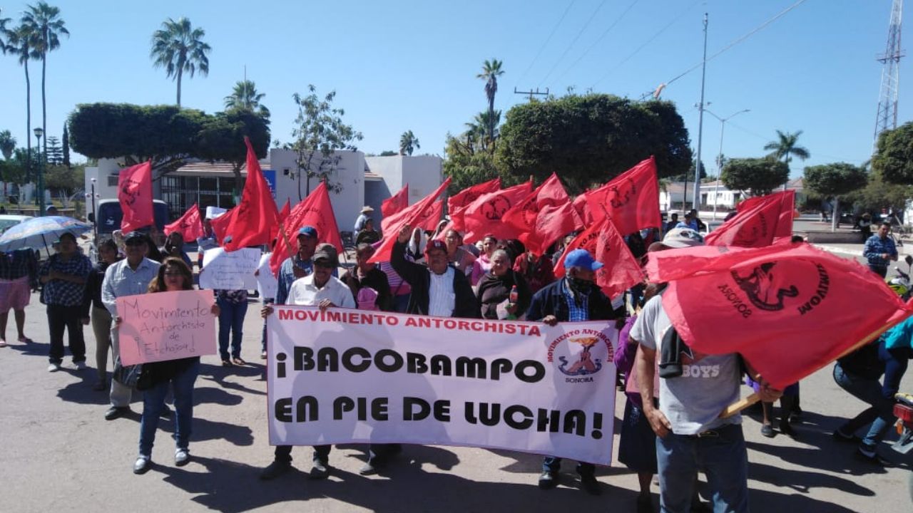 Residentes de comunidades rurales marchan contra el alcalde de Etchojoa