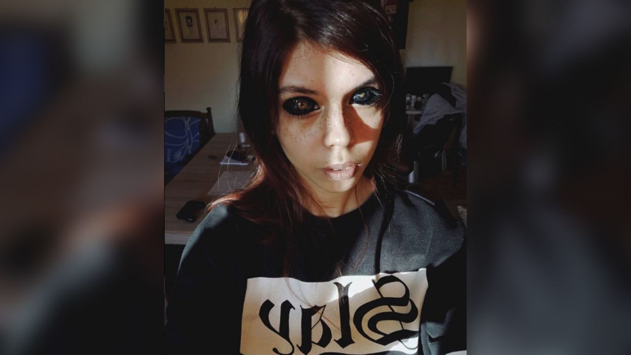 La modelo Aleksandra Sadowska termina ciega tras tatuarse los ojos