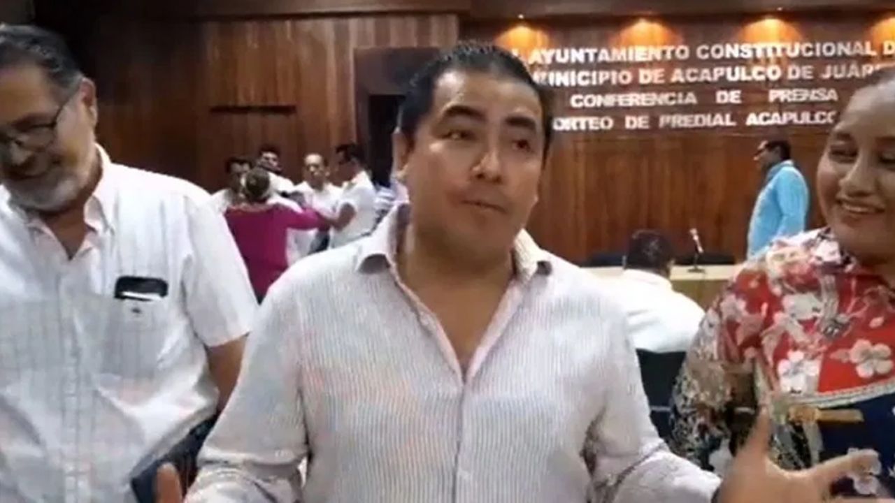 VIDEO: Síndico prepararía la rifa de una cirugía plástica para el día de la mujer
