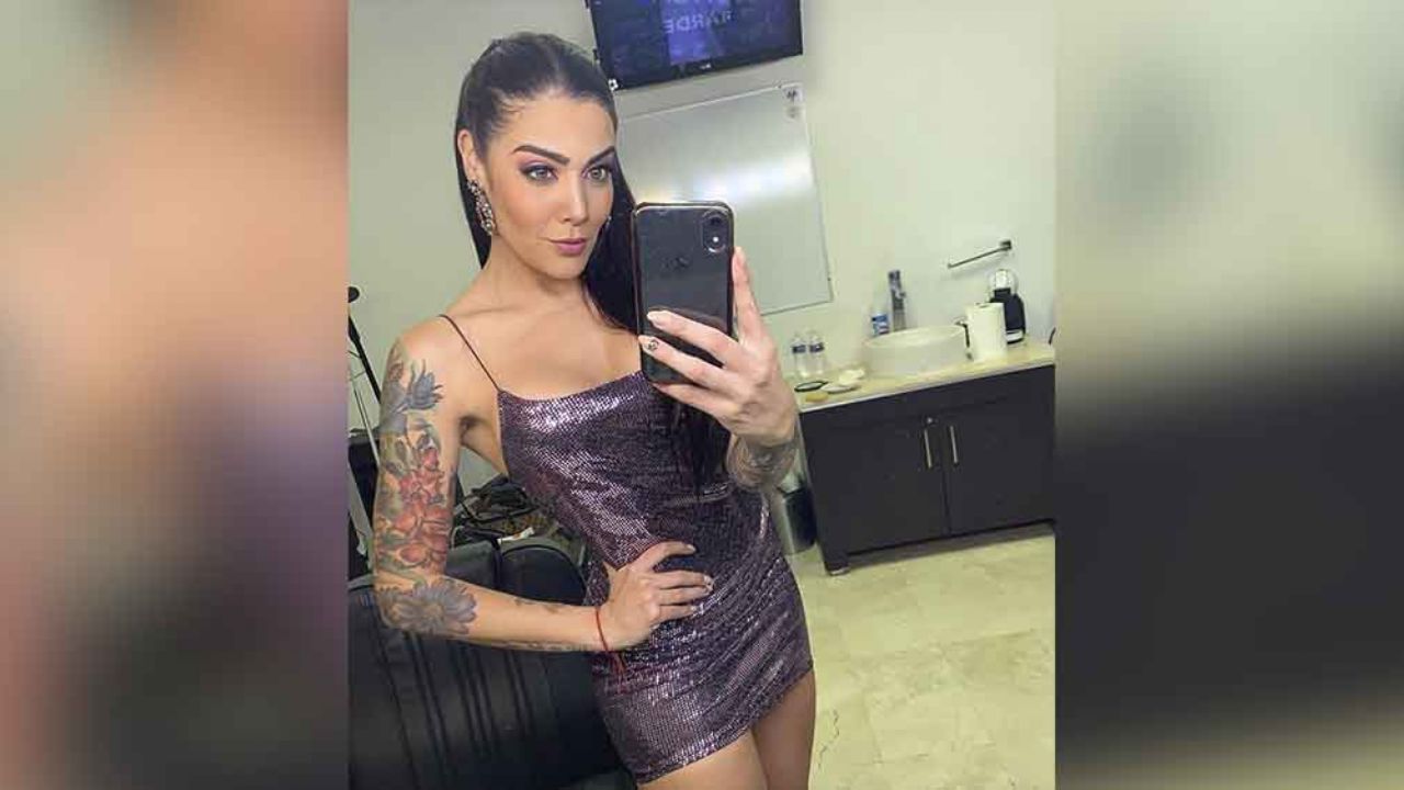 En descubierto vestido, Érika Fernández enseña sus pronunciadas piernas