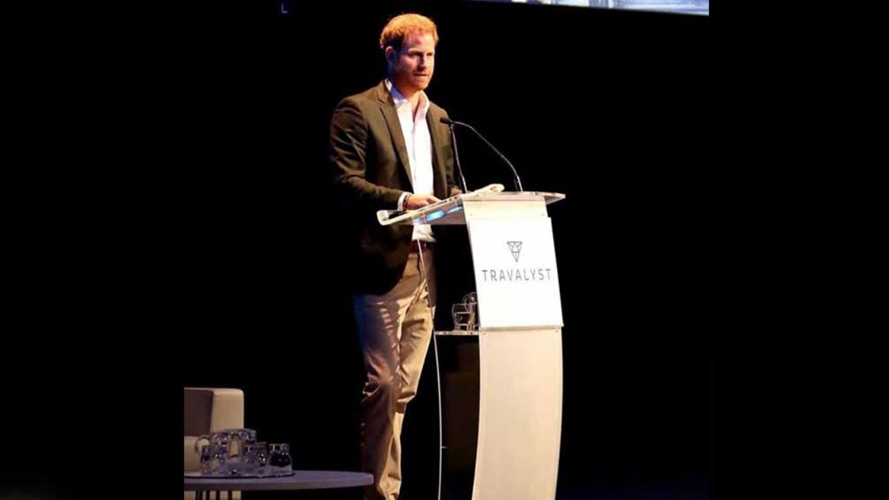 Príncipe Harry ‘se niega’ a viajar con usuarios del tren y reserva vagón para él