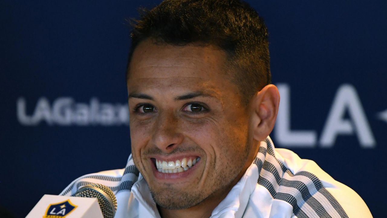 “Soy loco, cabr… y atascado”: ‘Chicharito’ se confiesa con el ‘Escorpión Dorado’