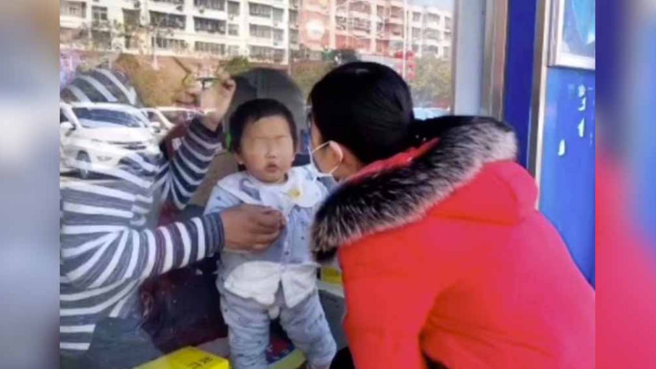 Enfermera se despide de su bebé para volver a combatir al coronavirus