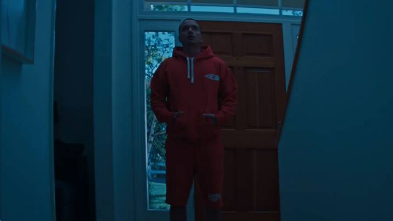 J Balvin hace ‘estallar’ las redes con su nuevo sencillo ‘Rojo’: “Tocaste mi alma”