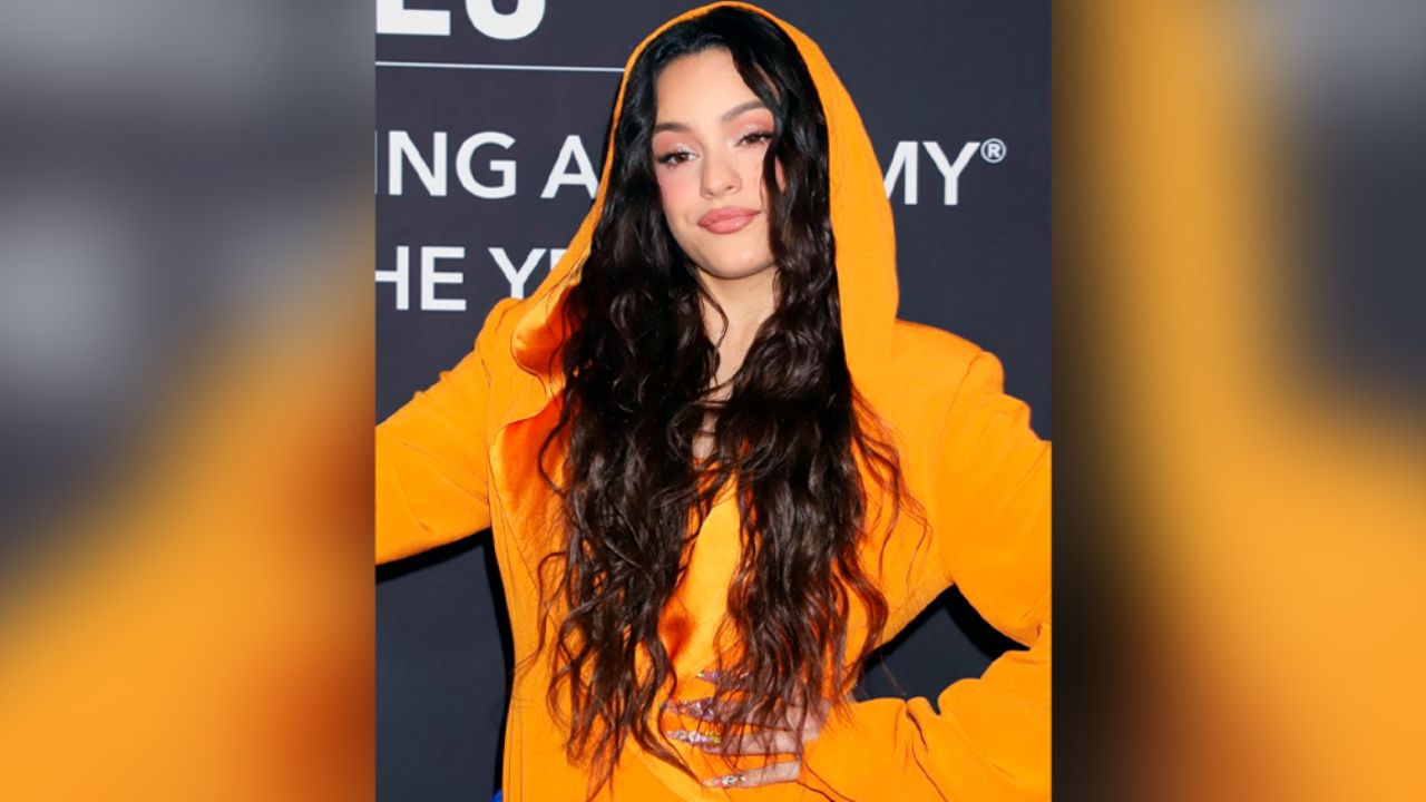 “Doy gracias a la vida por ti”: Rosalía ‘enamora’ las redes con coquetas fotos