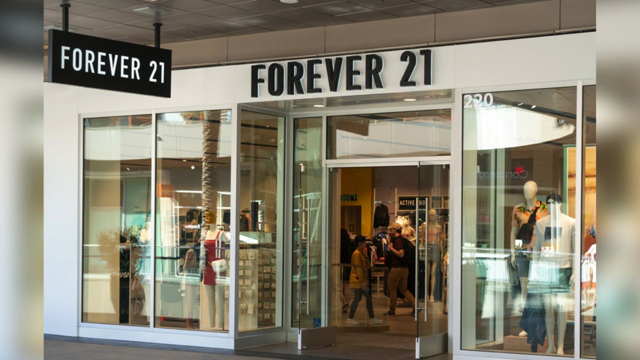 Empleados de Forever 21 denuncian despidos sorpresivos en tienda de LA