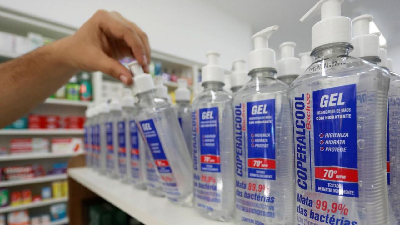 Coronavirus: Comienzan a escasear cubrebocas y antibacterial en México