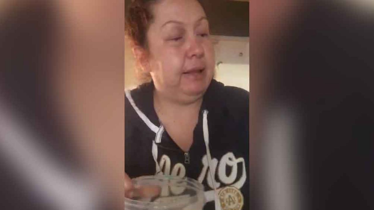 VIDEO: Mujer se vuelve viral al compartir un tutorial para lavar platos