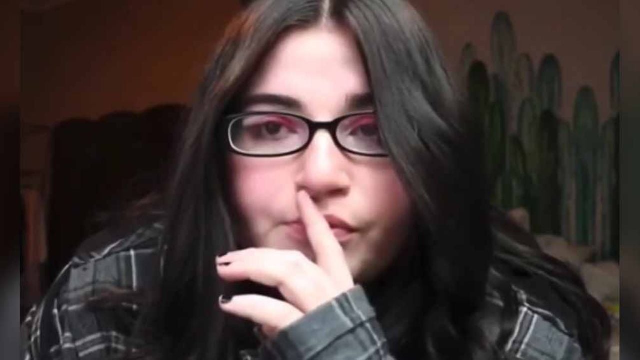 VIDEO: Youtuber bloguea cómo le pegó a su hija por arruinar su maquillaje