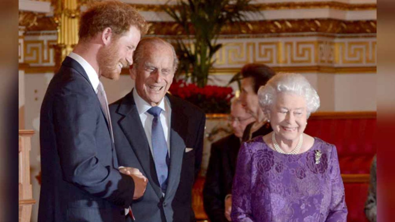 Isabel II y el gesto con el que muestra a Harry que siempre podrá contar con ella