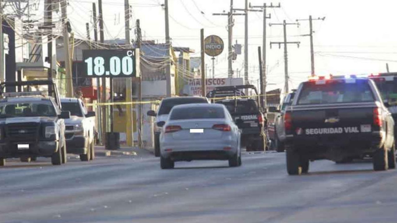 Balacera a plena luz del día deja 1 policía muerto y 2 sicarios abatidos en Juárez