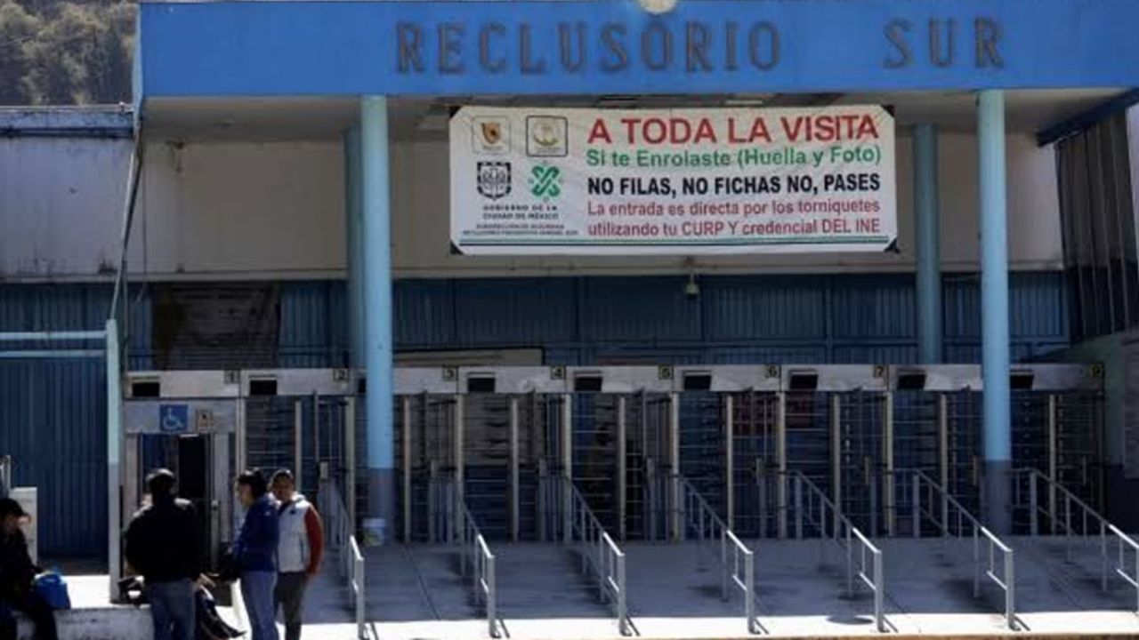 Encarcelan a 11 servidores públicos por fuga de reos del Reclusorio Sur