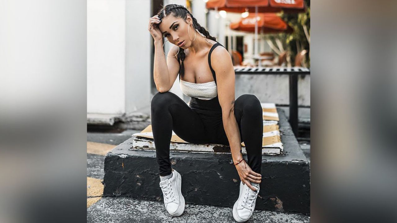¡De infarto! Danik Michell luce sus encantos al practicar tenis en minifalda