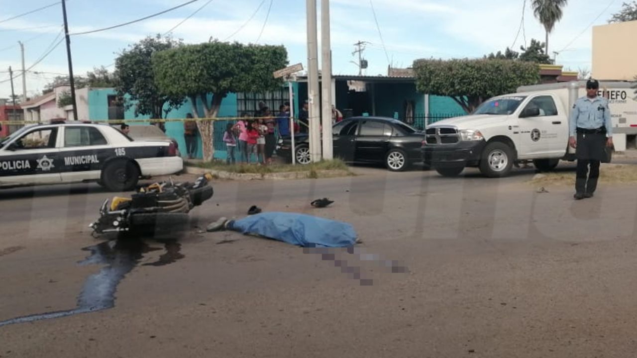Joven motociclista muere en fuerte accidente; un auto le cerró el paso