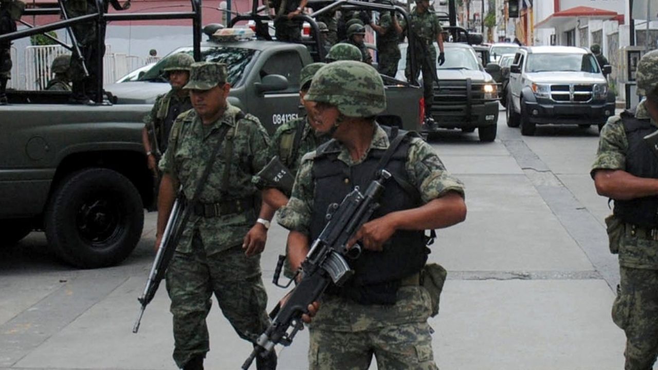 Aseguran 355 kilos de droga, armas largas y equipo táctico del CJNG en SLP