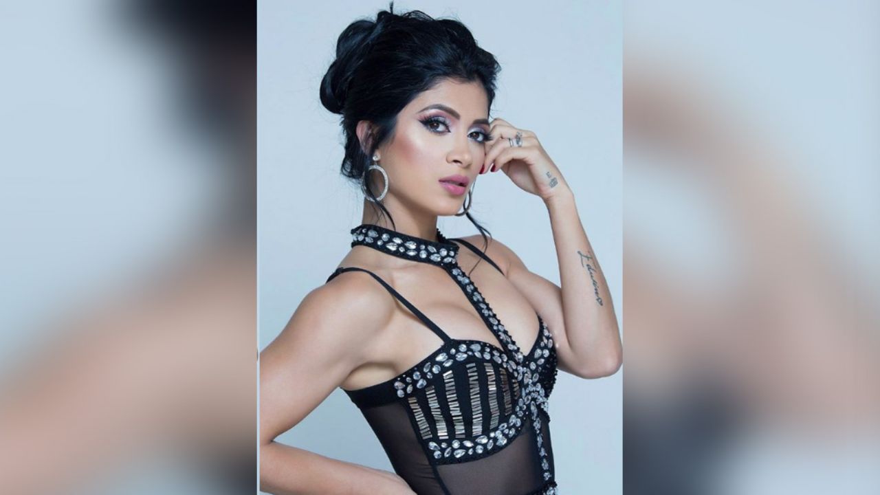 “El mes del amor”: Kimberly Flores acalora febrero al lucir tanga en jacuzzi