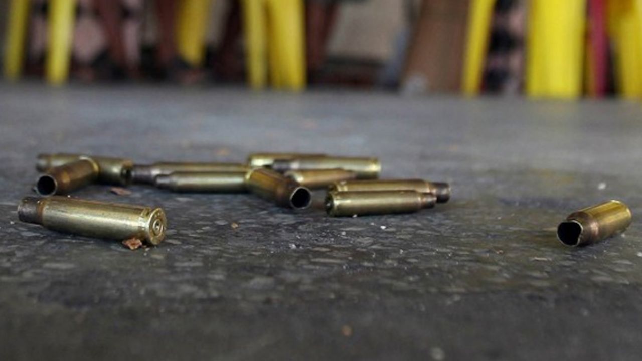 De varios disparos, dos hombres son asesinados dentro de bar en Puebla