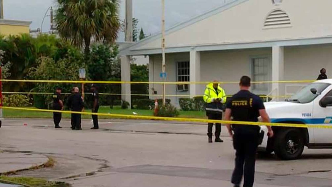 Víctima mortal de tiroteo en funeral era nieto del difunto y estrella de futbol