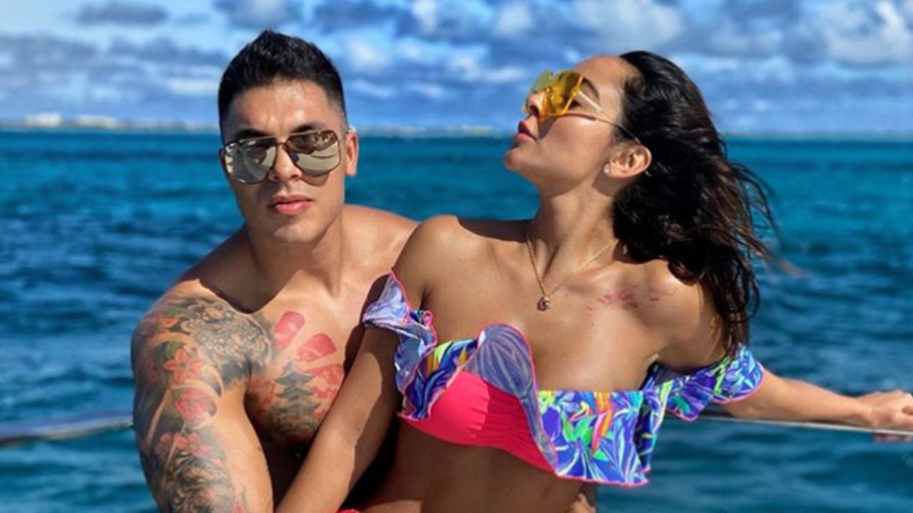 Manelyk deja que su novio le toque el trasero en medio de sesión fotográfica