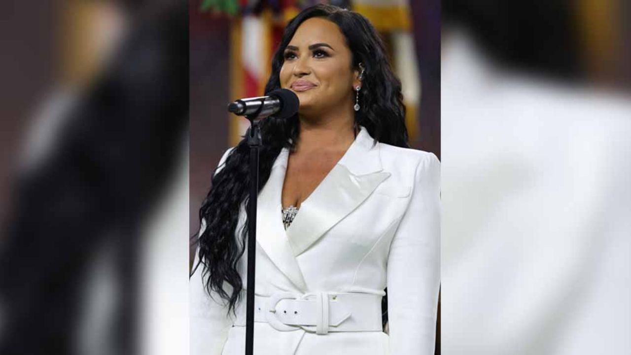 Demi Lovato emociona y cumple sueño al entonar el himno en el Super Bowl