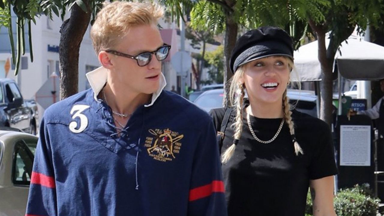 ¡Qué calor! Miley Cyrus y Cody Simpson acaloran redes sociales con íntima foto