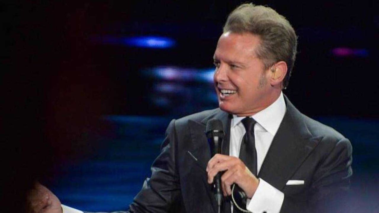 Luis Miguel, más cerca de la gente que nunca; lo captan con su novia
