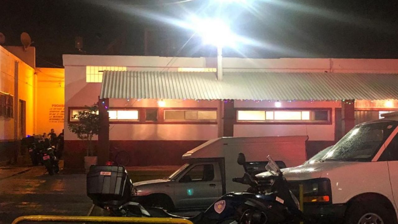 Carnicero acuchilla y mata a joven “por pasar donde trapeaba” en mercado