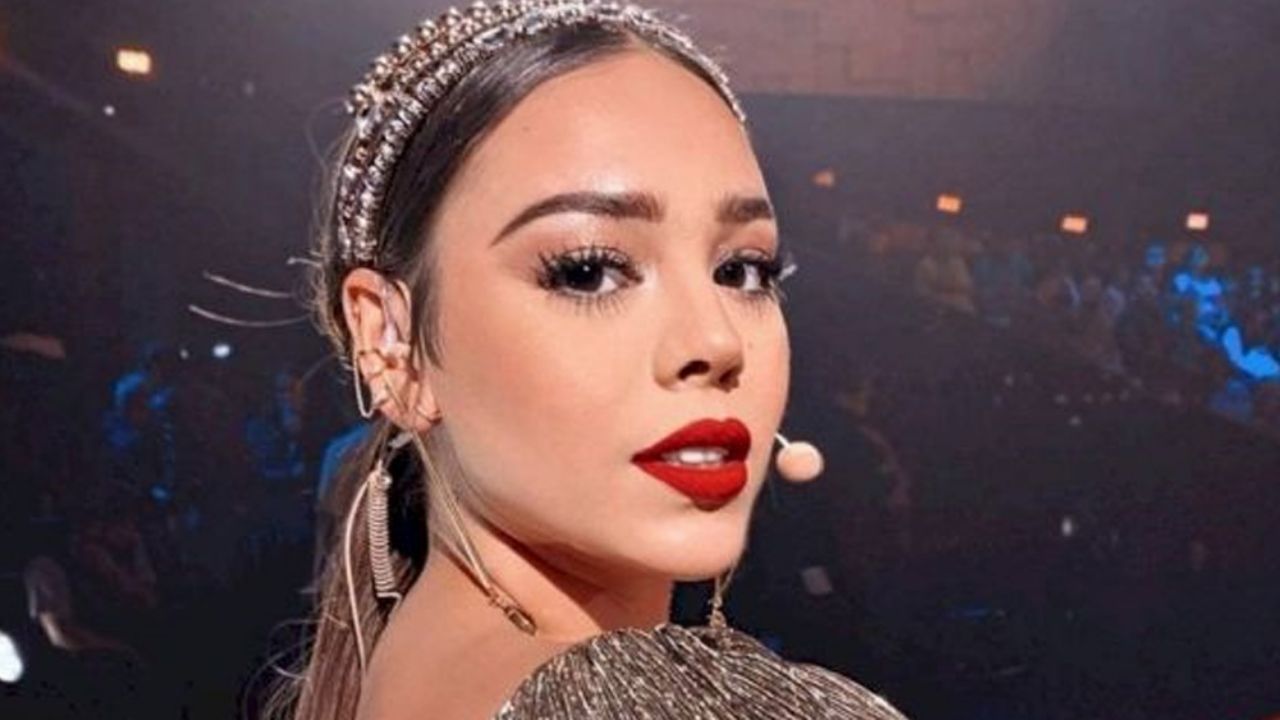 Danna Paola enamora con espectacular atuendo verde en ‘La Academia’